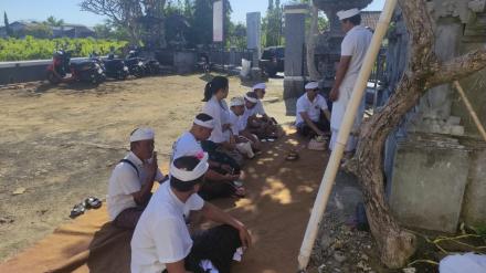 Sembahyang Bersama dalam Rangka Perayaan Tumpek Uye (Tumpek Kandang)